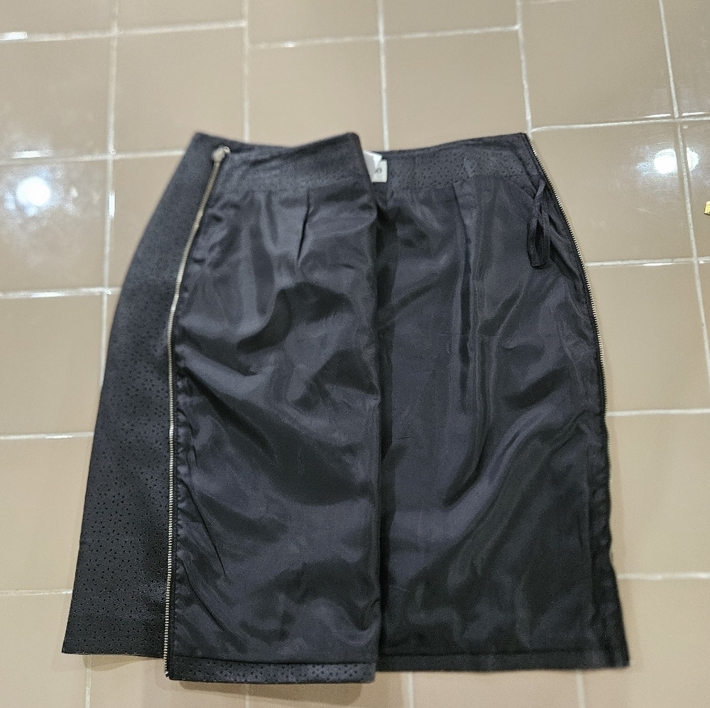 Vintage Bagatelle 100% leather high waisted knee-length skirt. Size 8. - Picture 4 of 7